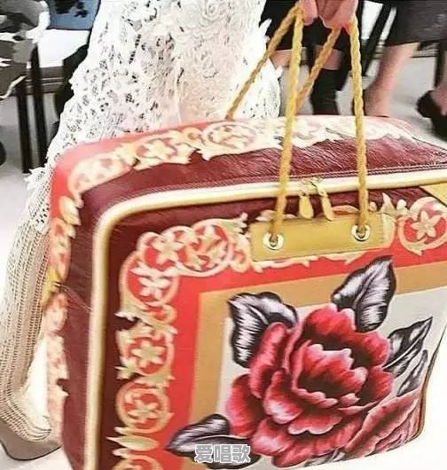 巴黎世家有过哪些惊世骇俗的单品 巴黎世家有过哪些惊世骇俗的单品 - 爱唱歌