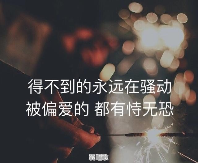 你偷瞄某漂亮妹子，突然被妹子发现，你们尴尬的对视了，你认为最好的解决办法是什么 - 爱唱歌