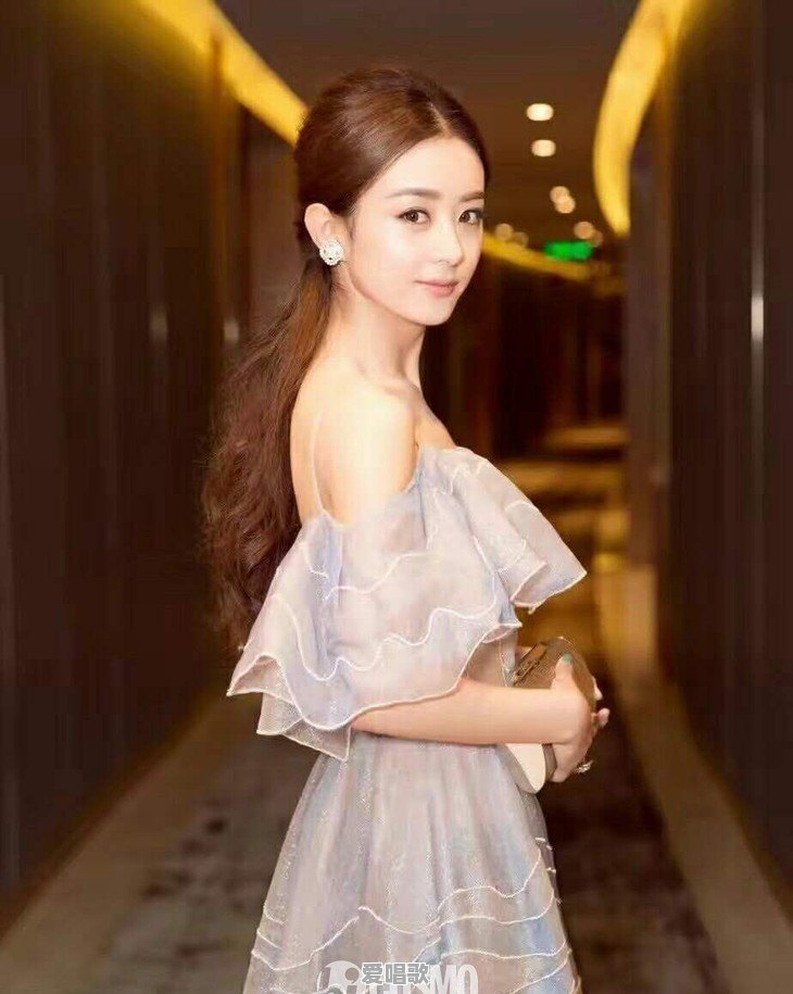 有哪些女星身着粉裙的精致造型 - 爱唱歌