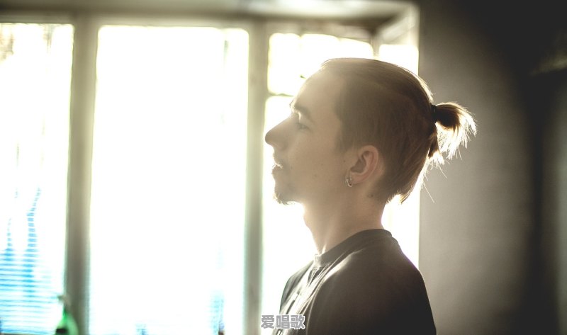 万梓良版本的《陆小凤》主题曲是什么 万梓良版本的《陆小凤》主题曲是什么 - 爱唱歌