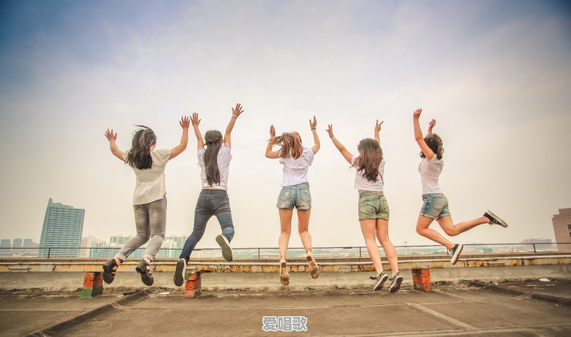 有哪些是毕业离别时的歌曲 有哪些是毕业离别时的歌曲 - 爱唱歌