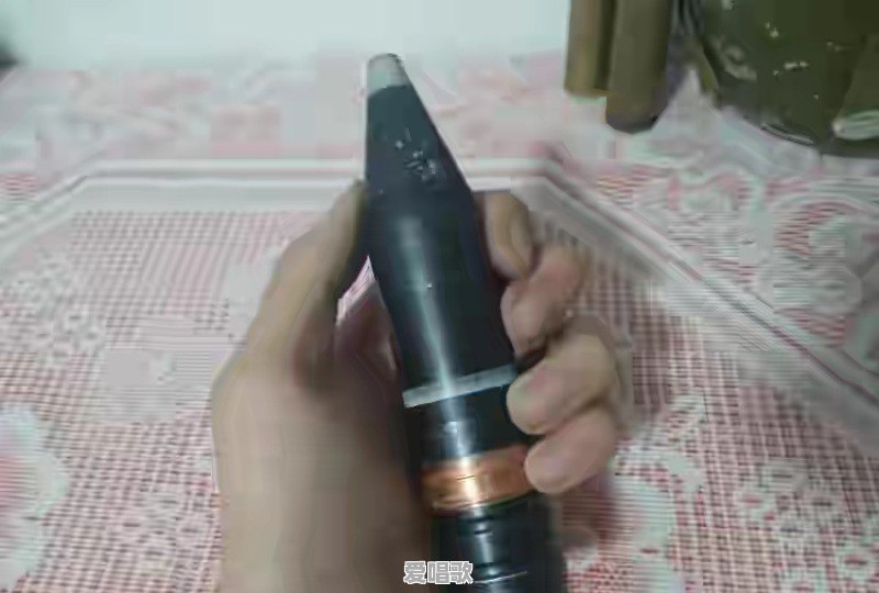 战斗机的航炮弹是不是“炸子”,打到飞机是打个洞吗 战斗机的航炮弹是不是“炸子”,打到飞机是打个洞吗 - 爱唱歌