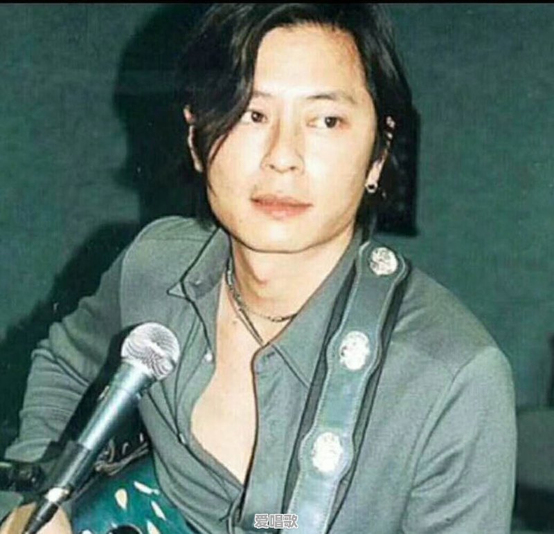 伍佰的歌和阿杜的歌相比，你觉得谁的歌更棒 - 爱唱歌