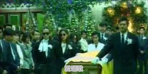赌王千金何超琼当年为陈百强扶灵是怎么回事,他们相爱过吗 赌王千金何超琼当年为陈百强扶灵是怎么回事,他们相爱过吗 - 爱唱歌
