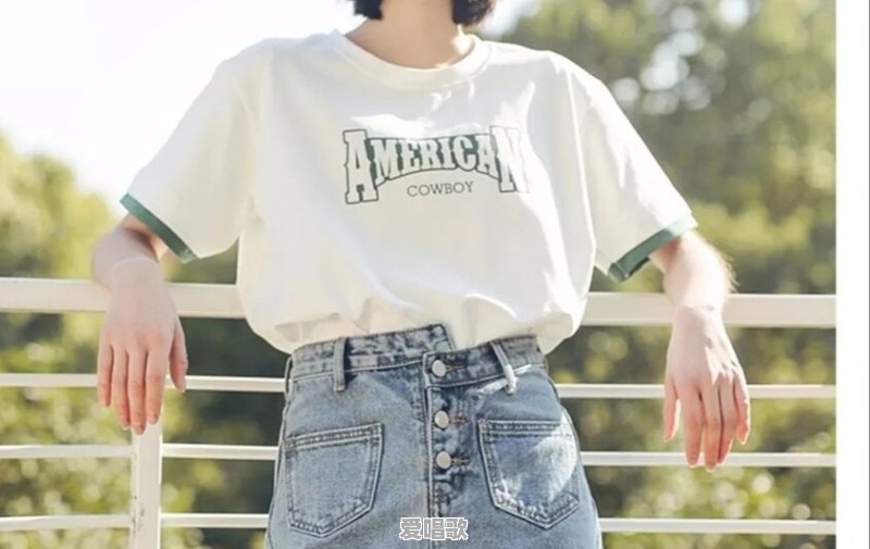 超模女儿Kaia腿长逆天,她都喜欢穿哪些时尚单品 超模女儿Kaia腿长逆天,她都喜欢穿哪些时尚单品 - 爱唱歌