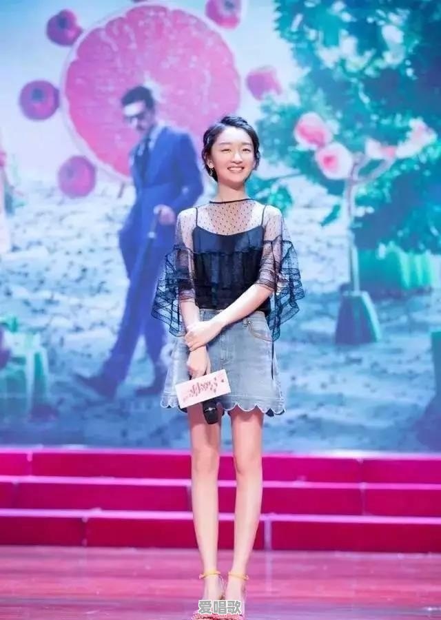 超模女儿Kaia腿长逆天,她都喜欢穿哪些时尚单品 超模女儿Kaia腿长逆天,她都喜欢穿哪些时尚单品 - 爱唱歌