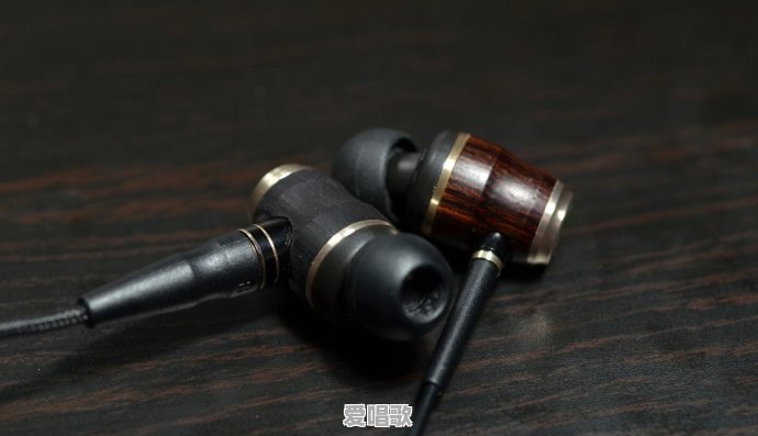 听流行歌曲多，有哪些2000左右入耳式耳机 - 爱唱歌