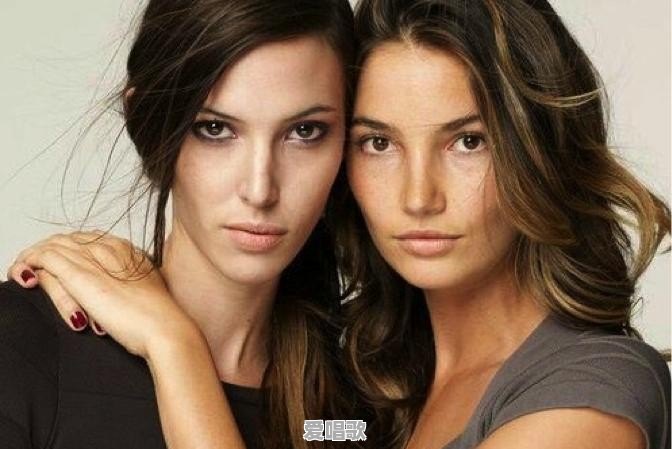 模特圈中除了BELLA&GIGI这对姐妹花,还有哪些超模是一家子组队来的 模特圈中除了BELLA&GIGI这对姐妹花,还有哪些超模是一家子组队来的 - 爱唱歌