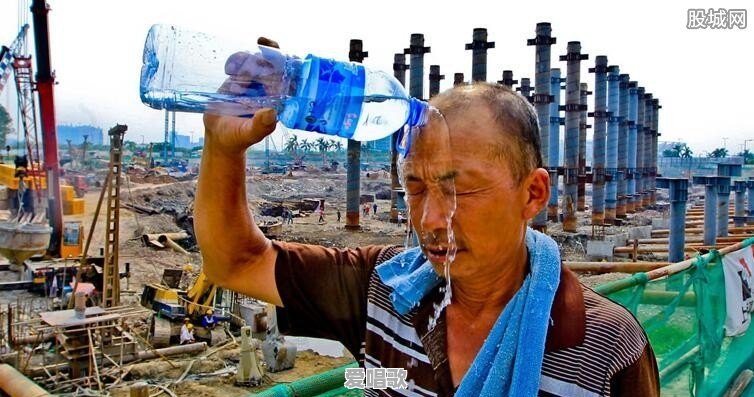2019年在外打工的农民工,一年能赚多少钱 2019年在外打工的农民工,一年能赚多少钱 - 爱唱歌