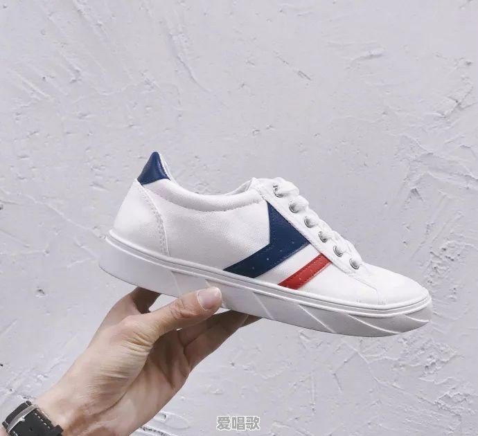 紧身牛仔裤性感有活力,是否有种怦然心动的感觉 紧身牛仔裤性感有活力,是否有种怦然心动的感觉 - 爱唱歌