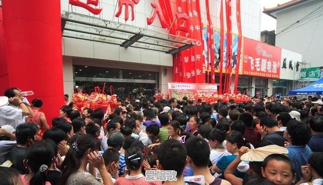 如何看待郑州大爷大妈“尬舞”走红网络 如何看待郑州大爷大妈“尬舞”走红网络 - 爱唱歌