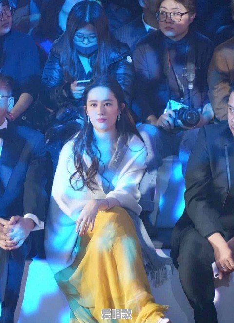 嘉人盛典杨幂刘亦菲唐嫣杨颖等女星现场比美,未修图谁赢了 嘉人盛典杨幂刘亦菲唐嫣杨颖等女星现场比美,未修图谁赢了 - 爱唱歌