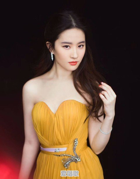 嘉人盛典杨幂刘亦菲唐嫣杨颖等女星现场比美,未修图谁赢了 嘉人盛典杨幂刘亦菲唐嫣杨颖等女星现场比美,未修图谁赢了 - 爱唱歌
