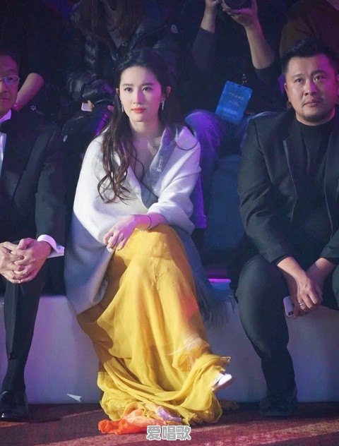 嘉人盛典杨幂刘亦菲唐嫣杨颖等女星现场比美,未修图谁赢了 嘉人盛典杨幂刘亦菲唐嫣杨颖等女星现场比美,未修图谁赢了 - 爱唱歌