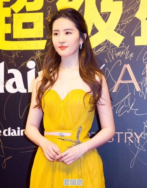 嘉人盛典杨幂刘亦菲唐嫣杨颖等女星现场比美,未修图谁赢了 嘉人盛典杨幂刘亦菲唐嫣杨颖等女星现场比美,未修图谁赢了 - 爱唱歌