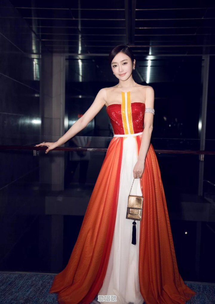嘉人盛典杨幂刘亦菲唐嫣杨颖等女星现场比美,未修图谁赢了 嘉人盛典杨幂刘亦菲唐嫣杨颖等女星现场比美,未修图谁赢了 - 爱唱歌