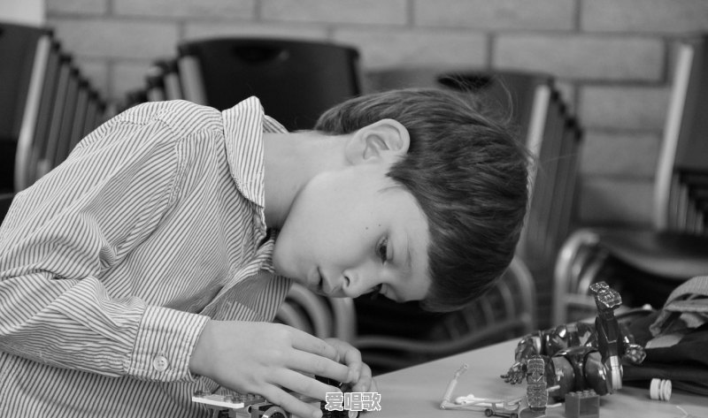 能推荐一些适合小学生大合唱比较好唱的歌曲吗 - 爱唱歌