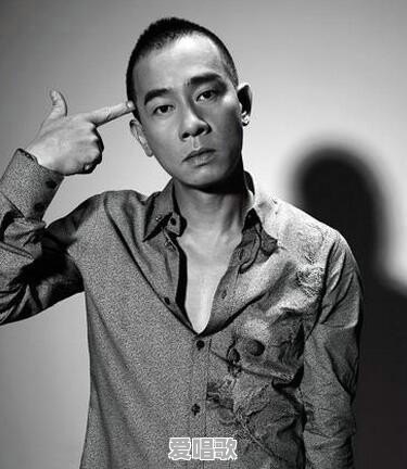 除了周杰伦,还有哪些歌手唱歌时让人听不清歌词 除了周杰伦,还有哪些歌手唱歌时让人听不清歌词 - 爱唱歌