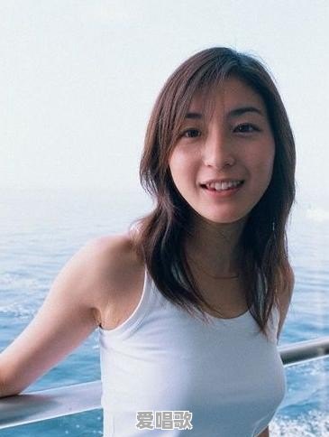 70岁的日本主妇走在街头被搭讪,无惧时光的女人,究竟有多美 70岁的日本主妇走在街头被搭讪,无惧时光的女人,究竟有多美 - 爱唱歌