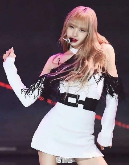 织部里沙(LiSA)的演唱舞台风到底有多强 织部里沙(LiSA)的演唱舞台风到底有多强 - 爱唱歌
