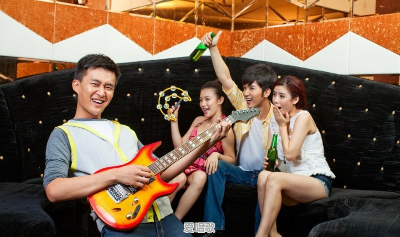 那些弹十几首歌不看谱的街头弹唱吉他手,是怎么把歌曲和弦记住的?学习记忆有哪些经验可以分享 那些弹十几首歌不看谱的街头弹唱吉他手,是怎么把歌曲和弦记住的?学习记忆有哪些经验可以分享 - 爱唱歌