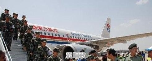 巴基斯坦记者洪水中报道成网红,是敬业重要,还是安全重要 巴基斯坦记者洪水中报道成网红,是敬业重要,还是安全重要 - 爱唱歌