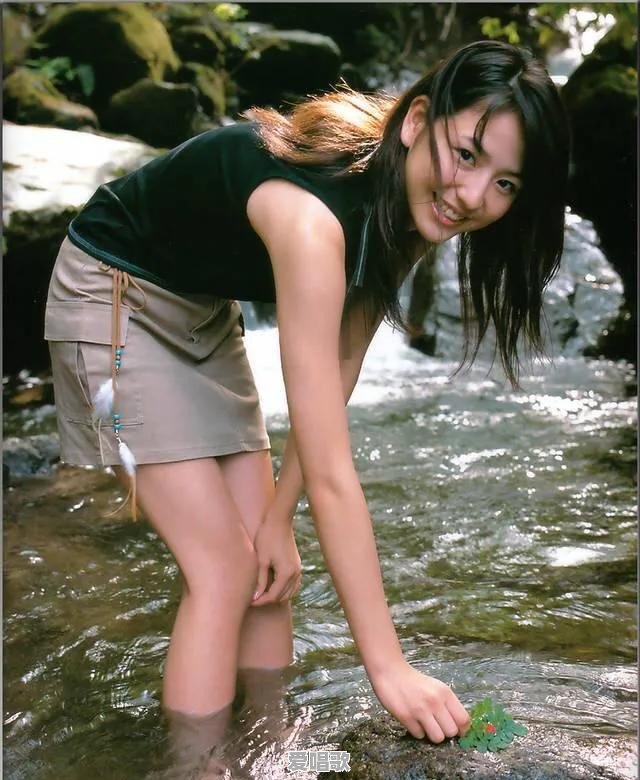 平山广场网红歌手 平山广场网红歌手 - 爱唱歌