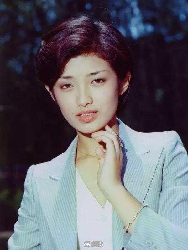 平山广场网红歌手 平山广场网红歌手 - 爱唱歌