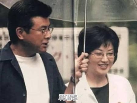 平山广场网红歌手 平山广场网红歌手 - 爱唱歌