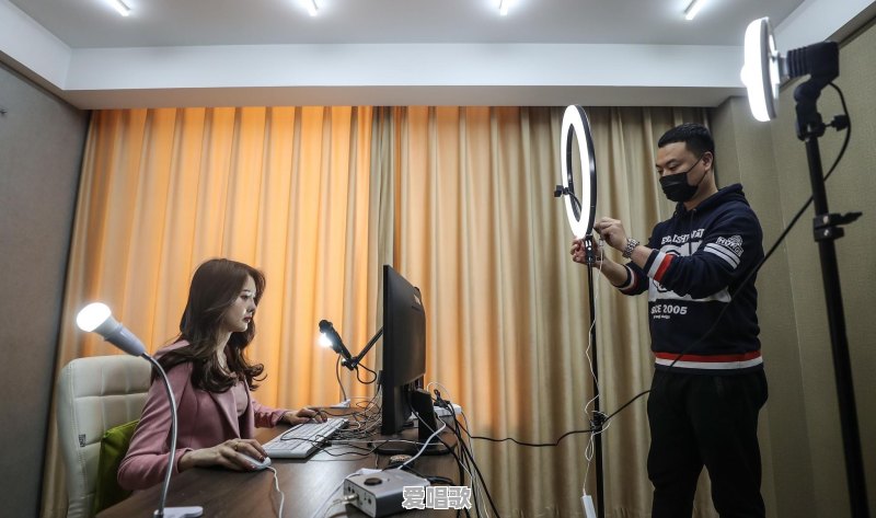 做网络主播一天的生活是怎样的?收入如何 做网络主播一天的生活是怎样的?收入如何 - 爱唱歌