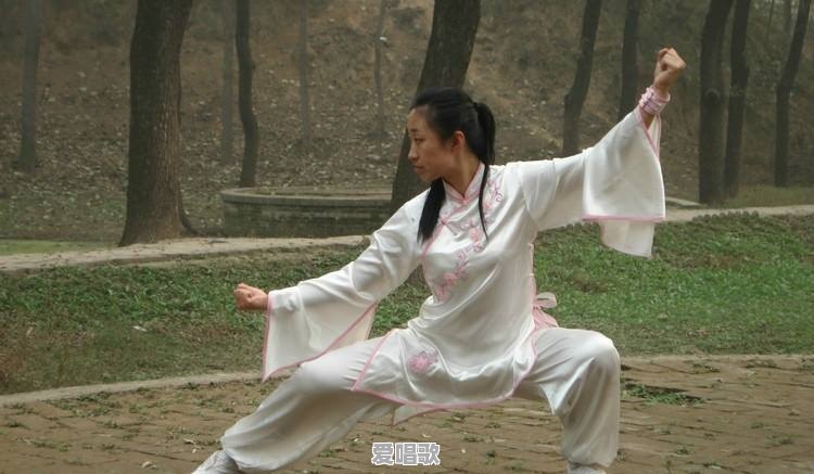 气功怎么练才快？如何锻练能达到强身健体的效果 - 爱唱歌