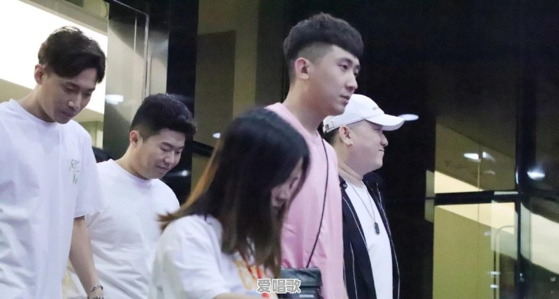 4AM官宣微博杯参赛阵容：韦神，王欣，小龙，小绝“新龙神绝”参赛，你看好他们吗 - 爱唱歌