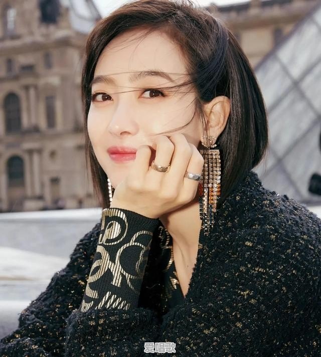 这位女明星是谁啊 这位女明星是谁啊 - 爱唱歌