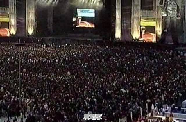 为何迈克尔杰克逊有场演唱会现会晕倒几百人，死几十个人 - 爱唱歌