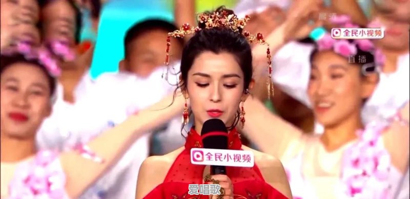 浙江卫视跨年演唱会上那个年轻漂亮却说错台词的女主持人是谁 - 爱唱歌
