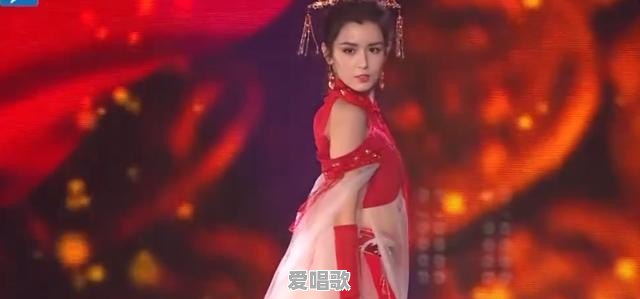 浙江卫视跨年演唱会上那个年轻漂亮却说错台词的女主持人是谁 - 爱唱歌