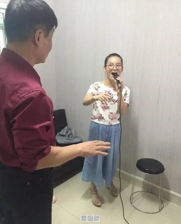 为什么王杰要在微博备注上写自己是华语乐坛巨星 为什么王杰要在微博备注上写自己是华语乐坛巨星 - 爱唱歌