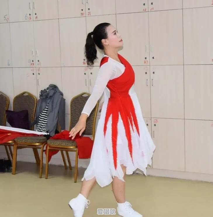 为什么王杰要在微博备注上写自己是华语乐坛巨星 为什么王杰要在微博备注上写自己是华语乐坛巨星 - 爱唱歌