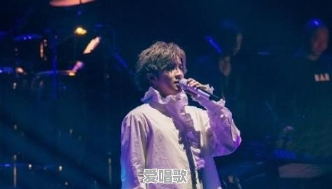 为什么王杰要在微博备注上写自己是华语乐坛巨星 为什么王杰要在微博备注上写自己是华语乐坛巨星 - 爱唱歌