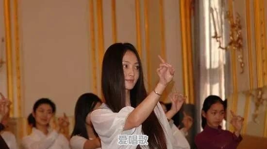 为什么王杰要在微博备注上写自己是华语乐坛巨星 为什么王杰要在微博备注上写自己是华语乐坛巨星 - 爱唱歌