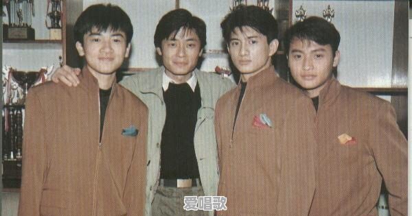 为什么王杰要在微博备注上写自己是华语乐坛巨星 为什么王杰要在微博备注上写自己是华语乐坛巨星 - 爱唱歌