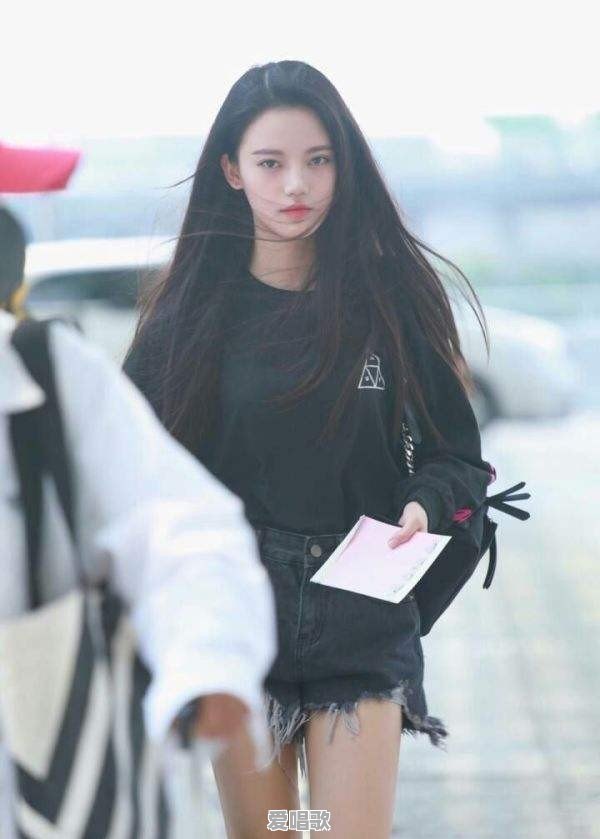 江苏跨年晚会为林俊杰伴舞的美人鱼惊艳全场,这个演员究竟是谁 江苏跨年晚会为林俊杰伴舞的美人鱼惊艳全场,这个演员究竟是谁 - 爱唱歌