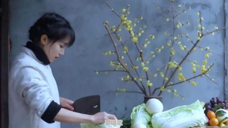 为什么现在很多人都追捧网红?现在年轻人好多都不上班,靠虚拟网络来挣钱 为什么现在很多人都追捧网红?现在年轻人好多都不上班,靠虚拟网络来挣钱 - 爱唱歌