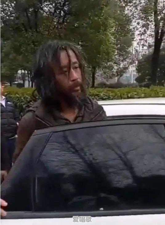 当代中国歌唱家中,谁的表情最夸张 当代中国歌唱家中,谁的表情最夸张 - 爱唱歌