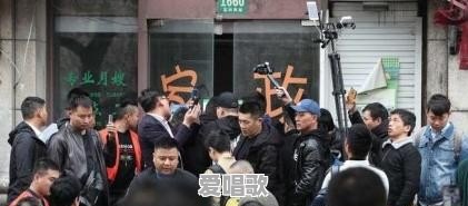 当代中国歌唱家中,谁的表情最夸张 当代中国歌唱家中,谁的表情最夸张 - 爱唱歌