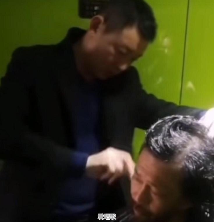 当代中国歌唱家中,谁的表情最夸张 当代中国歌唱家中,谁的表情最夸张 - 爱唱歌