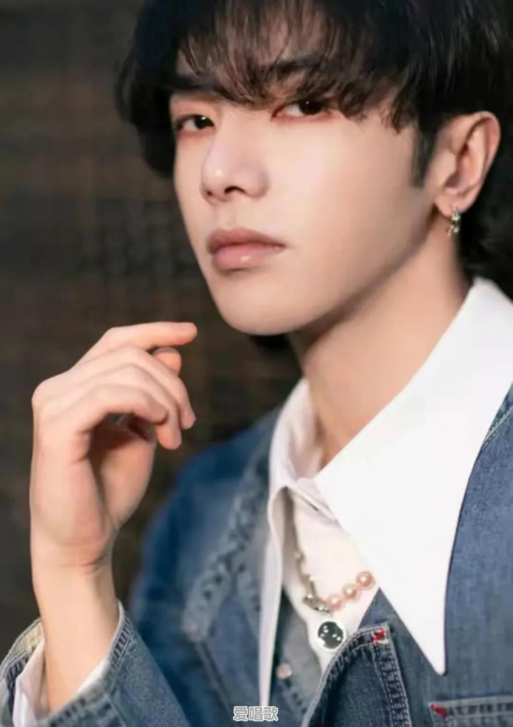 华晨宇躺枪?被黑粉排为华语乐坛历史第一人,为何却反被嘲讽 华晨宇躺枪?被黑粉排为华语乐坛历史第一人,为何却反被嘲讽 - 爱唱歌
