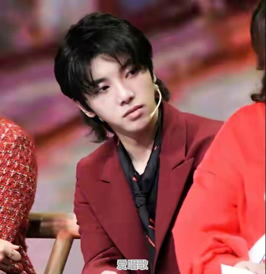 华晨宇躺枪?被黑粉排为华语乐坛历史第一人,为何却反被嘲讽 华晨宇躺枪?被黑粉排为华语乐坛历史第一人,为何却反被嘲讽 - 爱唱歌