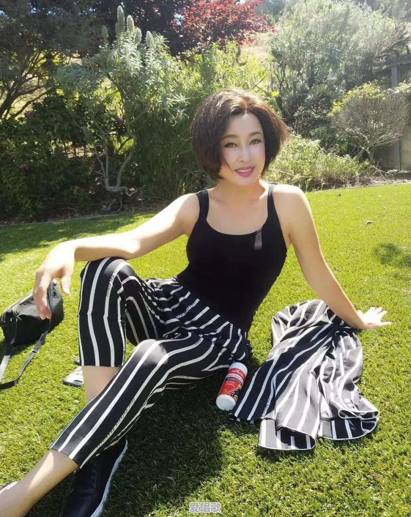 《芳华》重唱《绒花》,你喜欢李谷一的还是韩红的 《芳华》重唱《绒花》,你喜欢李谷一的还是韩红的 - 爱唱歌