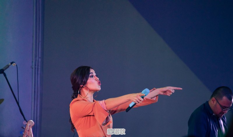 美女舞台唱歌技巧大全 美女舞台唱歌技巧大全 - 爱唱歌